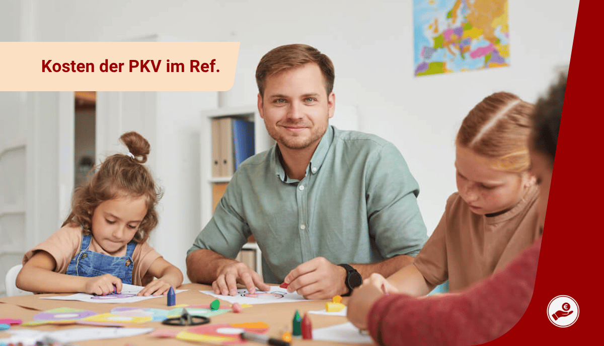 Sinnbildlich: Junge:r Lehrer:in bastelt mit Kindern – zeigt: Im Ref beginnt der Berufsalltag, aber die PKV bleibt erstmal günstig.