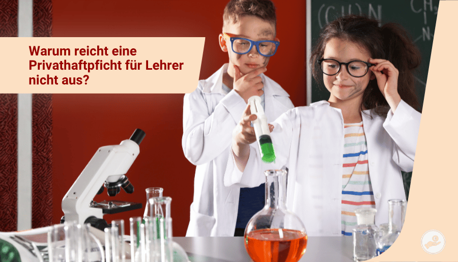 Schüler experimentieren im Chemieunterricht als Beispiel dafür, warum eine private Haftpflichtversicherung für Lehrer nicht ausreicht.
