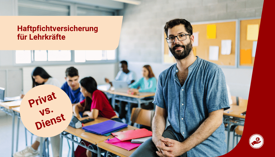 Lehrer im Klassenzimmer zum Thema Haftpflichtversicherung für Lehrer und Diensthaftpflicht.